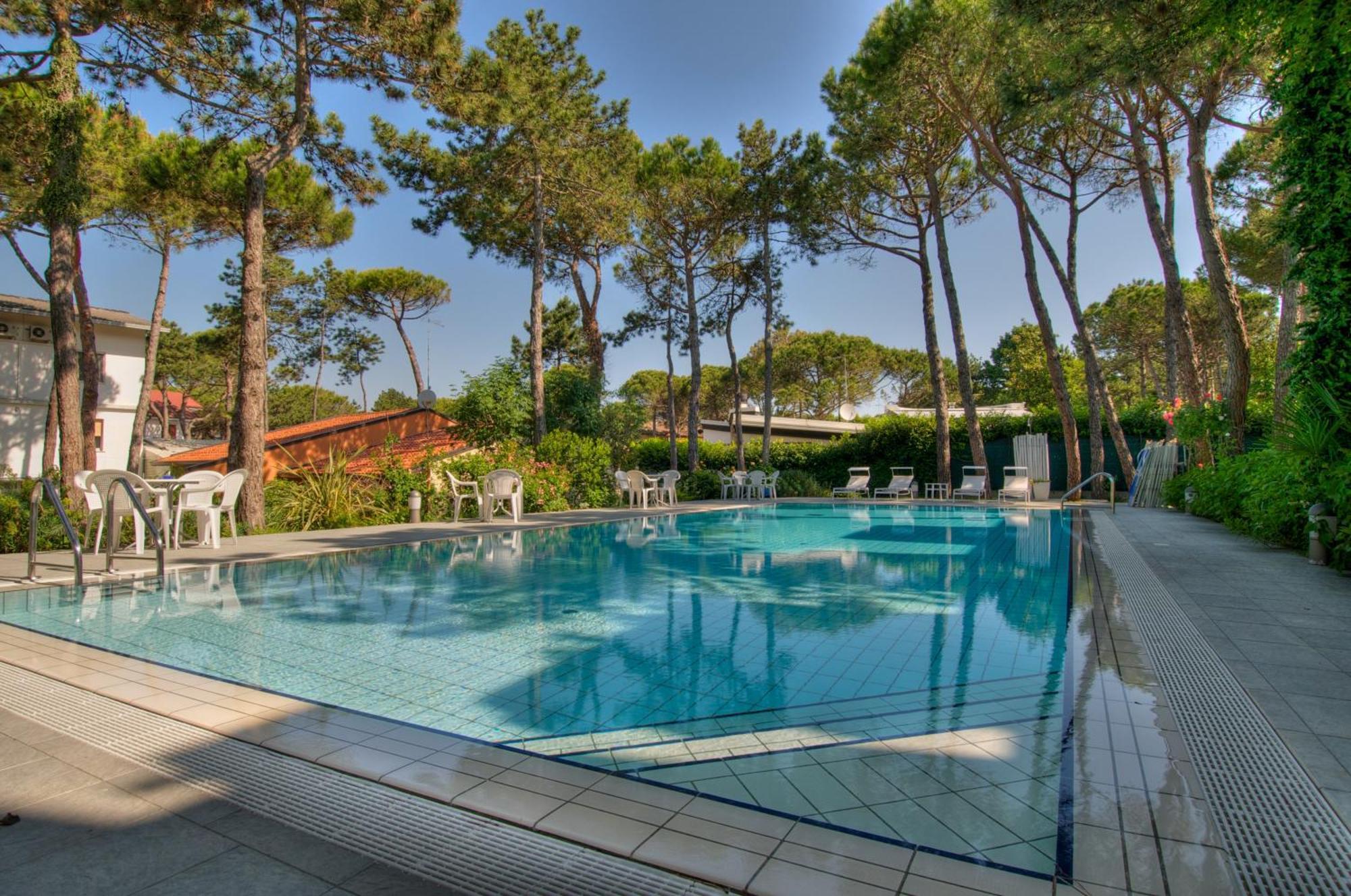 Hotel Caracas Lignano Sabbiadoro Luaran gambar