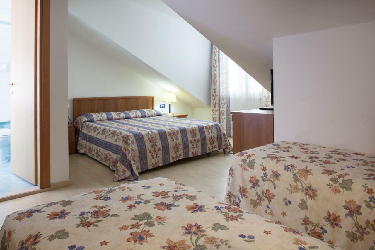 Hotel Caracas Lignano Sabbiadoro Luaran gambar