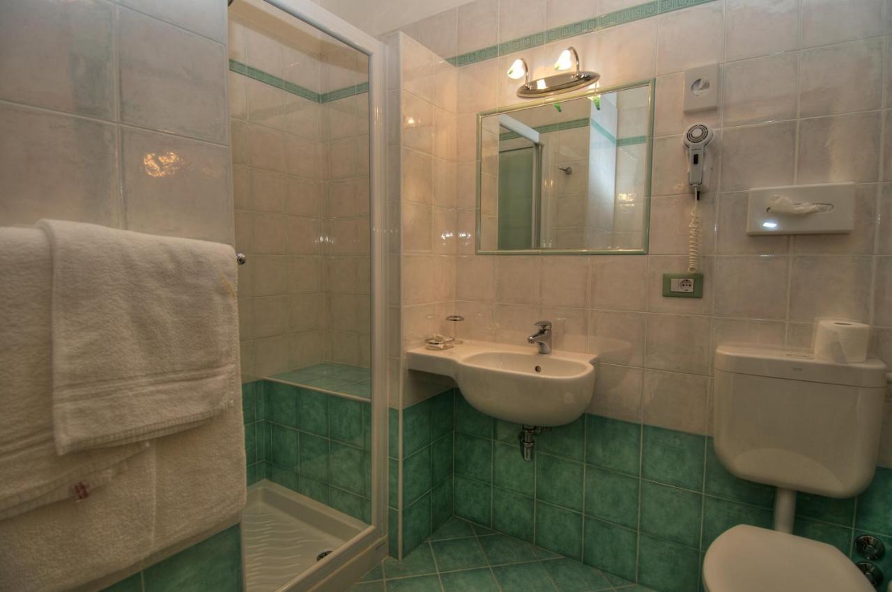 Hotel Caracas Lignano Sabbiadoro Bilik gambar